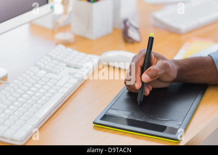 Nahaufnahme von Grafik-Designer mit Grafiktablett Stockfoto