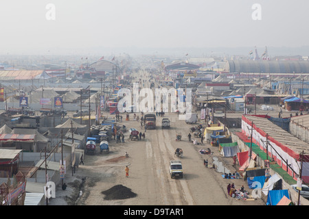 Campingplatz auf der Kumbh Mela 2013 in Allahabad, Indien Stockfoto