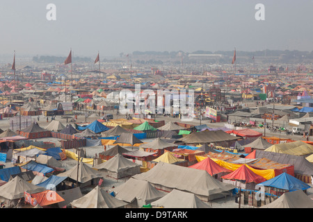 Campingplatz auf der Kumbh Mela 2013 in Allahabad, Indien Stockfoto