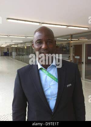 Ehemalige Bundesliga pro Anthony Baffoe ist 25. Juni 2013 in Rio De Janeiro, Brasilien, abgebildet. Baffoe ist ein Match-Koordinator mit der FIFA für die Spiele beim Confederations Cup in Rio De Janeiro. Foto: ARNE RICHTER Stockfoto