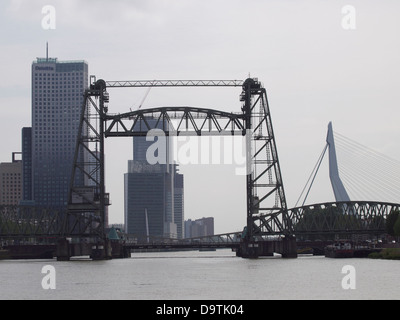 alte und neue Brücken Silhouette in die Innenstadt von Rotterdam, Niederlande Stockfoto