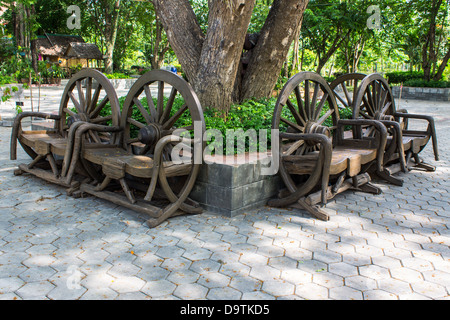 Wagenrad Stuhl, thai-Stil Stockfoto