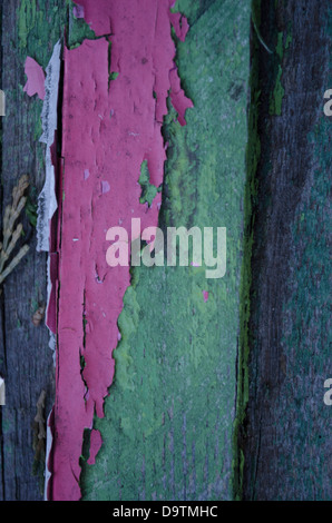 Abblätternde Farbe auf Holz Stockfoto