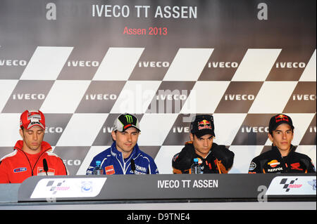 Assen, Niederlande. 26. Juni 2013. Andrea Dovizioso (Ducati Team) Jorge Lorenzo (Yamaha Factory Racing) Dani Pedrosa (Repsol Honda Team) Marc Marquez (Repsol Honda Team) Pre-Rennen auf der Pressekonferenz am TT ASSEN Circuit. Bildnachweis: Gaetano Piazzolla/Alamy Live-Nachrichten Stockfoto