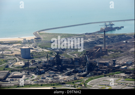 Luftaufnahme von Port Talbot Stahl Werke und Aberavon Beach. Stockfoto