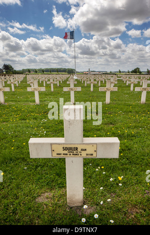 WWI Gräber auf Saint-Charles de Potyze Friedhof für Französisch ersten Weltkrieg einen Soldaten in Ieper / Ypern, West-Flandern, Belgien Stockfoto