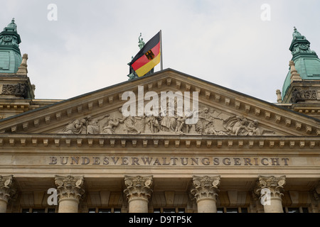 Dach-Detail des Bundesverwaltungsgerichts (Bundesgesetz Administrative Court) in Leipzig, Deutschland Stockfoto