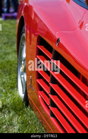 Roter Ferrari Aufnahme Seitenwand auf und Rad Bogen abstrakt Stockfoto