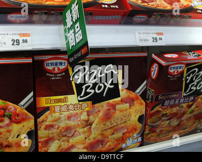 China: Dr. Oetker Tiefkühlpizza im Store in Shanghai Stockfoto