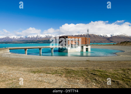 Der Tekapo B Wasserkraftwerk am Lake Pukaki, Gletscherwasser, niedrige Seespiegel, Neuseeland Stockfoto