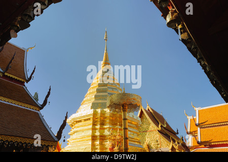 Wat Phra, die Doi Suthep an sonnigen Tagen ist ein wichtiges touristisches Ziel von Chiang Mai, Thailand. Stockfoto