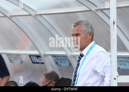 Antalya, Türkei. 26. Juni 2013. FIFA U-20 WM TÜRKEI 2013 AKDENIZ UNIVERSITÄT-STADION, ANTALYA, TÜRKEI. 26. JUNI 2013. Bild zeigt ENGLAND U20-Trainer Peter Taylor in der Einbaum im CHILE V ENGLAND match heute Abend bei der FIFA U-20 World Cup Türkei 2013-Turnier. Bildnachweis: Jeff Gilbert/Alamy Live-Nachrichten Stockfoto