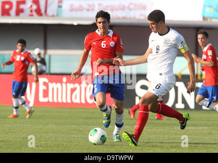 Antalya, Türkei. 26. Juni 2013. FIFA U-20 WM TÜRKEI 2013 AKDENIZ UNIVERSITÄT-STADION, ANTALYA, TÜRKEI. 26. JUNI 2013. Bild zeigt ENGLAND U20 Nr. 6 Conor COADY heute Abend im Spiel gegen CHILE im Rahmen des Turniers FIFA U-20 World Cup Türkei 2013. Bildnachweis: Jeff Gilbert/Alamy Live-Nachrichten Stockfoto