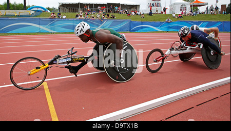 10.000-Meter-Lauf Rollstuhl-Athleten Compaore Jean-Paul und Michel Filteau treten bei den kanadischen & Leichtathletik-Meisterschaften. Stockfoto