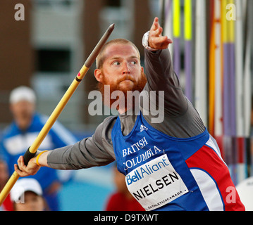 Speerwerfer Kyle Nielsen zeigt seine gewinnenden Form bei den kanadischen Meisterschaften Leichtathletik & 22. Juni 2013, Moncton, Kanada. Stockfoto