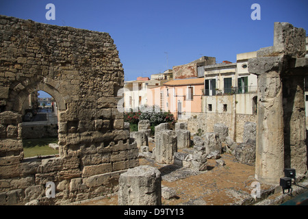 Der Tempel des Apollo (Tempio di Apollo) auf der Insel Ortygia bei Syrakus, ein griechischen Tempels aus dem 6. Jahrhundert v. Chr. datiert. Stockfoto