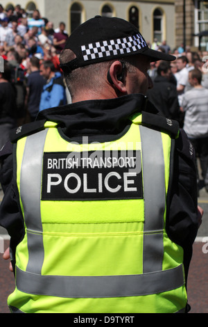 British Transport Police bei EDL (English Defence League) Demonstration in Newcastle 2013. Stockfoto