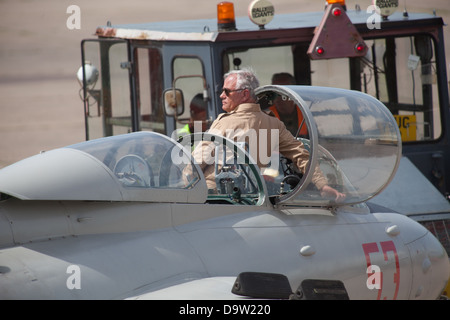 Ein Ex-Warschau Pakt kalten Krieges Iskra Jet Trainer am Flugplatz Bruntingthorpe während einer Anzeige Stockfoto