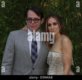 London, UK, 26. Juni 2013: Matthew Broderick und Sarah Jessica Parker besuchen jährliche Serpentine Gallery-Sommer-Party bei der Stockfoto