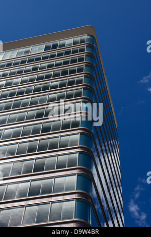 Ecke der 18 Geschichte DWI-Turm in Hamburg, Deutschland, gebaut im Jahr 2007, die modernistische Astra-Turm zu ersetzen. Stockfoto