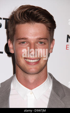 26. Juni 2013 - New York, New York, US - Schauspieler PATRICK SCHWARZENEGGER besucht New York special Screening von "Stecken In Love" im Sonnenschein Landmark Theater statt. (Bild Kredit: Nancy Kaszerman/ZUMAPRESS.com ©) Stockfoto