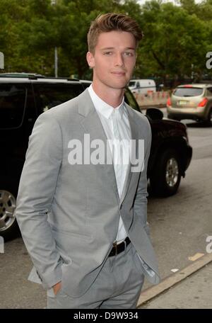 New York, NY. 26. Juni 2013. Patrick Schwarzenegger im Ankunftsbereich für stecken IN LOVE Premiere, Landmark Sunshine Cinema, New York, NY 26. Juni 2013. Bildnachweis: Derek Sturm/Everett Collection/Alamy Live-Nachrichten Stockfoto