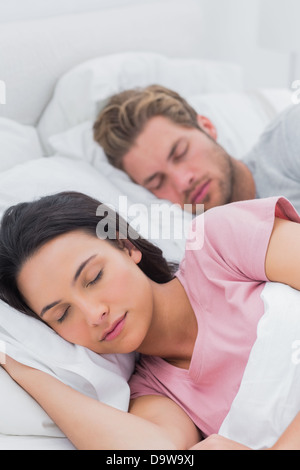 Friedliche paar im Bett Stockfoto