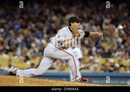 Los Angeles, Kalifornien, USA. 26. Juni 2013. 26. Juni 2013 Los Angeles, Kalifornien: San Francisco Giants Entlastung Krug Javier Lopez (49) Stellplätze während des Spiels zwischen den San Francisco Giants und die Los Angeles Dodgers im Dodger Stadium am 26. Juni 2013 in Los Angeles, Kalifornien. Rob Carmell/CSM/Alamy Live-Nachrichten Stockfoto