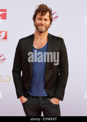 Britischer Sänger Howard Donald Richter das Tanzprogramm "Got to Dance", stellt während der ProSiebenSat. 1 TV Deutschland Jahres Programm Präsentation in Hamburg, Germany, 26. Juni 2013. Die TV-Sender Sat. 1, ProSieben, Kabel Eins, Sixx und Sat. 1 Gold präsentieren ihre Herbst/Winter-Programm. Foto: Georg Wendt Stockfoto