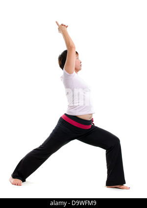 Reife Asiatin beim Yoga, isoliert auf weißem Hintergrund. Stockfoto