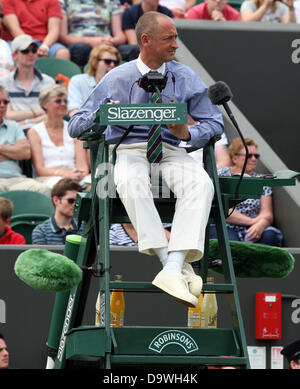 Wimbledon, London, UK. 26. Juni 2013.  Tag drei der Wimbledon Tennis Championships 2013 statt bei den All England Lawn Tennis and Croquet Club, London, England, UK. Schiedsrichter-Credit: Action Plus Sport/Alamy Live News Stockfoto