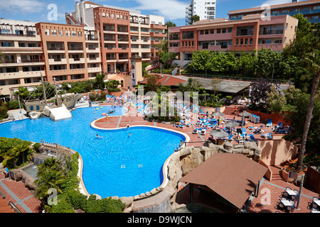 Moderne spanische Resort Hotelanlage mit Pool in Cap de Salou, Katalonien, Spanien Stockfoto