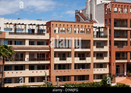 Moderne spanische Resort Hotelanlage mit Pool in Cap de Salou, Katalonien, Spanien Stockfoto