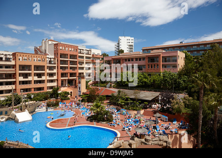 Moderne spanische Resort Hotelanlage mit Pool in Cap de Salou, Katalonien, Spanien Stockfoto