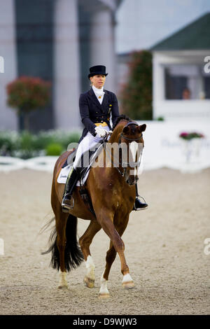 Deutsche Dressurreiterin Nadine Capellmann reitet ihr Pferd Girasol 7 in den Grand Prix der CHIO in Aachen, Deutschland, 26. Juni 2013. Foto: Rolf Vennenbernd Stockfoto