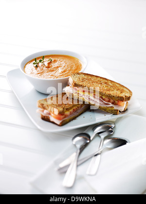 Gegrilltes Käse-Sandwich & Tomaten Suppe Stockfoto