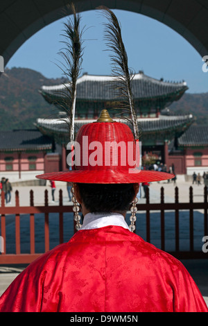 Ändern der feierlichen Wachen Gyeongbokgung Palace, Palast des glänzenden Glücks, Seoul, Südkorea, Asien Stockfoto