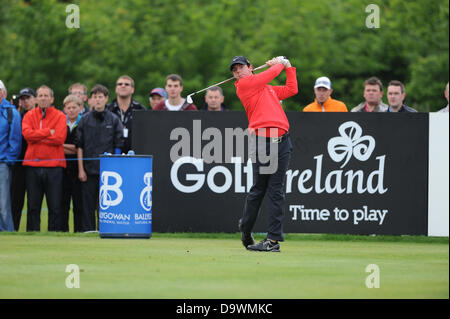 Maynooth, Irland. 27. Juni 2013. Rory Mcilroy Hits ist Abschlag auf dem 12. Loch (Schritte zurück 9) in der ersten Runde von den Irish Open aus Karton Haus Golf Clubt Credit: Action Plus Sport/Alamy Live News Stockfoto