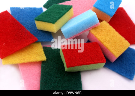 Eine Menge von Schwämmen in verschiedenen Farben-Hintergrund Stockfoto