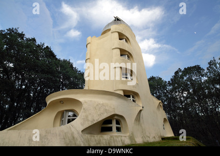 Der Einsteinturm (ausging), Potsdam, Deutschland. Entworfen von Erich Mendelsohn. Stockfoto