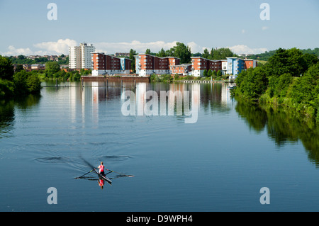 Ruderer am Fluss Taff, Grangetown, Cardiff, Wales. Stockfoto