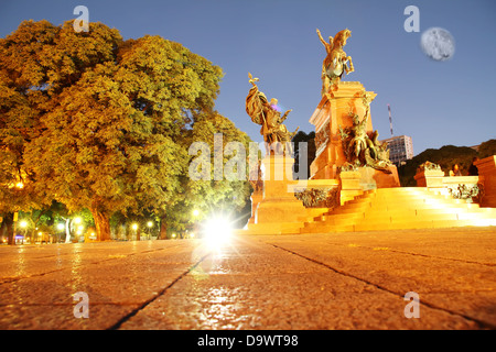 Nacht Schuss von Denkmal General San Martin in Buenos Aires, Argentinien. Stockfoto