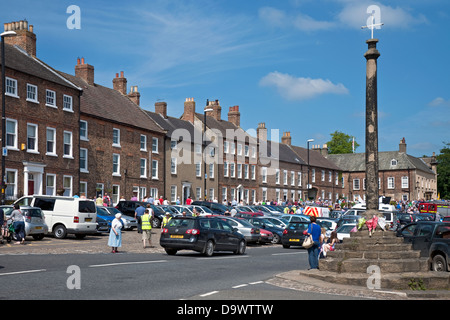 Market Cross (14. Jahrhundert) North End im Sommer Stadtzentrum von Bedale North Yorkshire Dales England Großbritannien Großbritannien Großbritannien Großbritannien Großbritannien Großbritannien Großbritannien Großbritannien und Nordirland Stockfoto