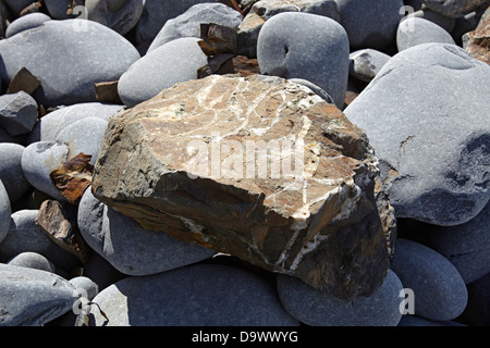 Rock-Formen und Kieselsteinen an Welcombe Mündung. Nord-Devon Stockfoto