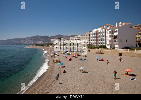 Hotels am Strand, Nerja, Costa Del Sol, Andalusien, Spanien, Europa Stockfoto