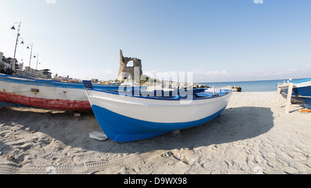 Fischerboote im Hafen Briatico Stockfoto