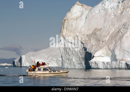 Tour-Boot-Reise in der weltweit aktivsten Eisfjord, der Gletscher Sermeq Kujalleq, Grönland Stockfoto