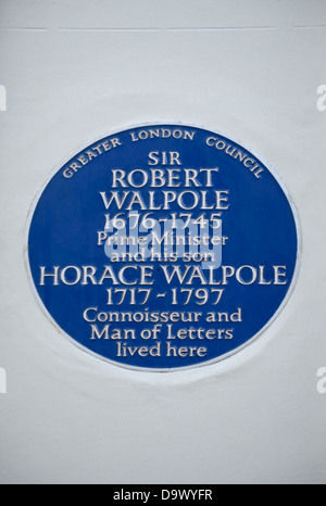 mehr London Rat blaue Plakette markiert ein Haus von Sir Robert Walpole und sein Sohn Horace Walpole Stockfoto