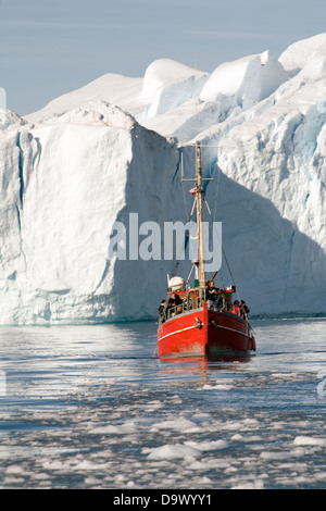 Tour-Boot-Reise in der weltweit aktivsten Eisfjord, der Gletscher Sermeq Kujalleq, Grönland Stockfoto