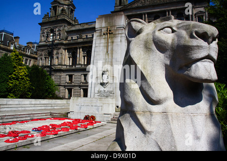 Kriegerdenkmal und City Chambers George Square Glasgow Stockfoto